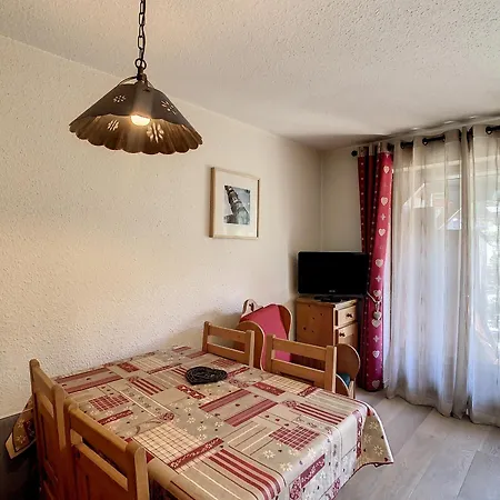 아파트 Confortable Avec Terrasse Et Parking Au Centre De - Fr-1-560-39 *